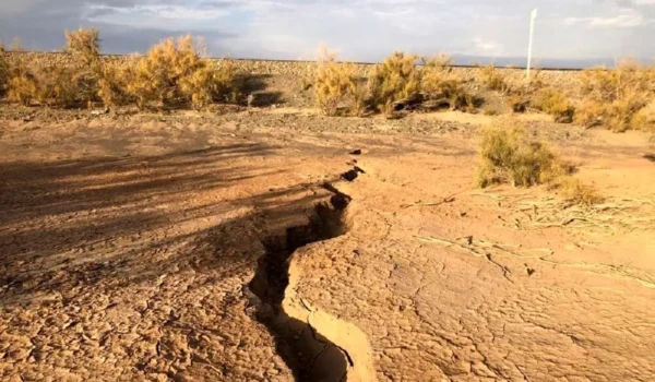 فرونشست+زمین